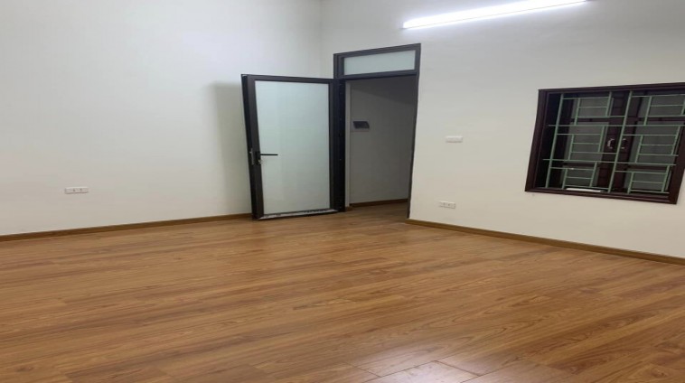 CHO THUÊ NHÀ LÀM VP CÔNG TY, Ở GĐ NGÕ QUAN NHÂN, 2.5 TẦNG, 55M2, 3 NGỦ, 2 WC, 14 TRIỆU